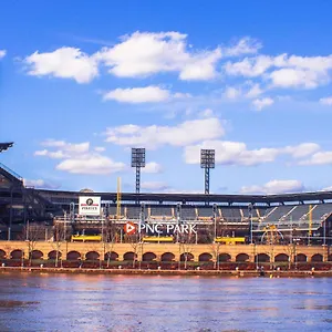 Apartment 2br - Parking - 5 Min To North Shore!, Pittsburgh