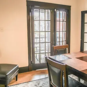 Apartment Comfy And Spacious 3 Bedroom - Easy Access, Pittsburgh